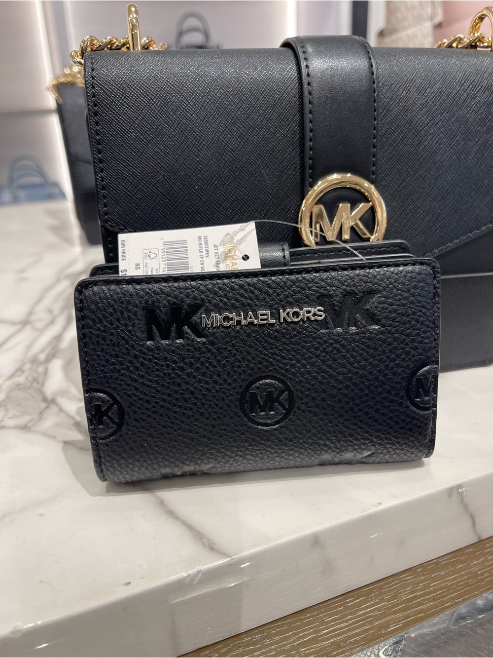 Michael Kors Jet Set Travel Medium  MK Logo Debossed Bifold Wallet
Black 
NWT - Picture 6 of 16